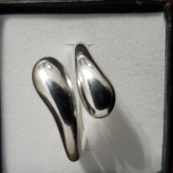 FINAL SALE Silver Teardrop Ring - Picture 3 of 5